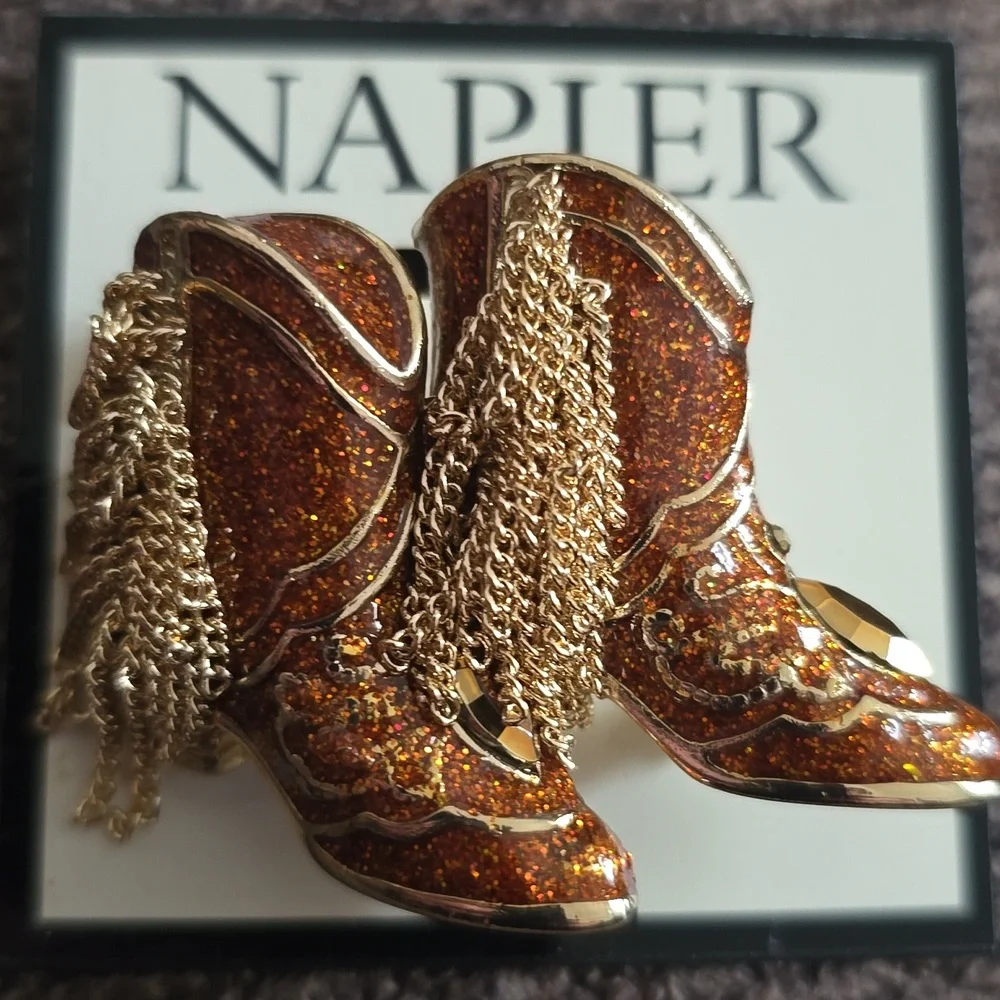 NAPIER WOMEN'S FASHION JEWELRY PIN BEAUTIFUL 